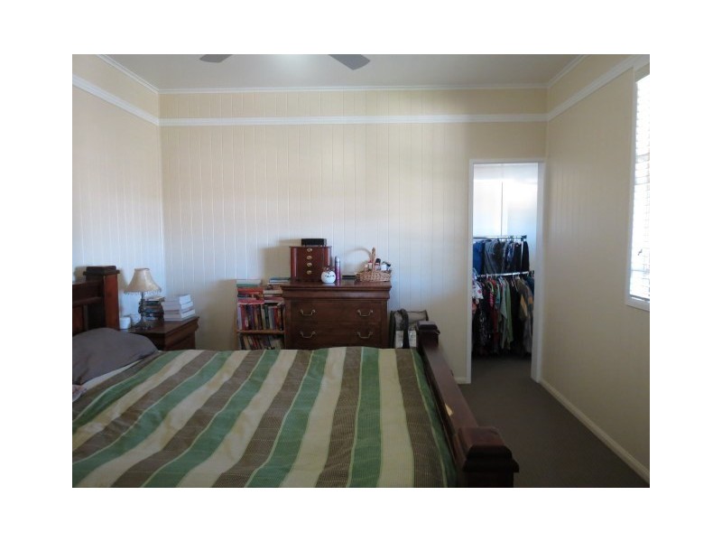 6 Chambers Street, Amby QLD 4462