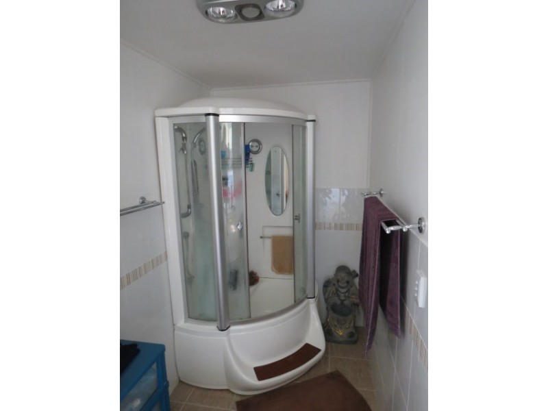 6 Chambers Street, Amby QLD 4462