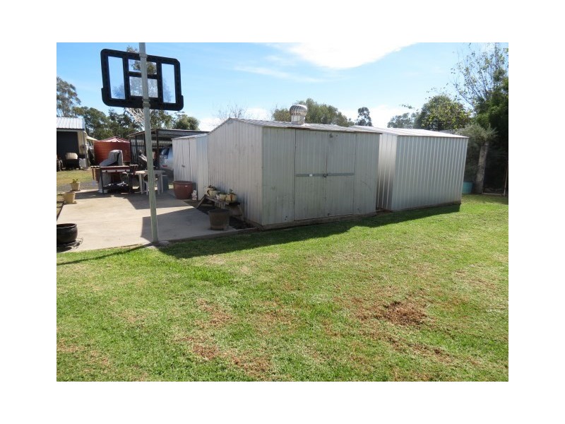 6 Chambers Street, Amby QLD 4462