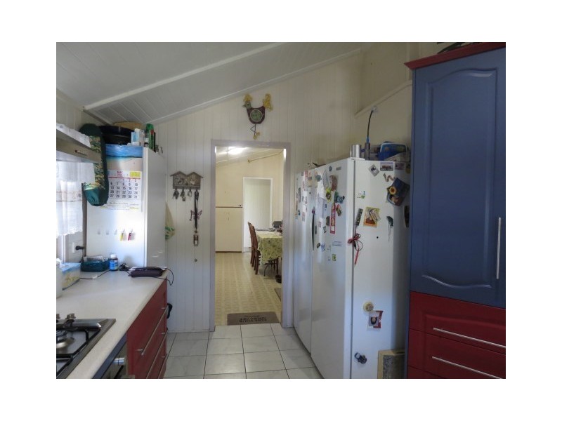 6 Chambers Street, Amby QLD 4462