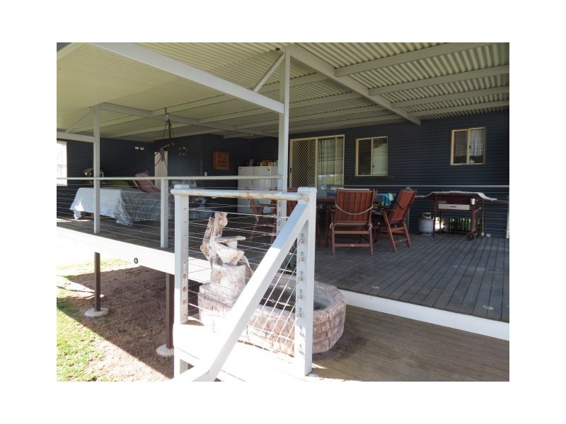 6 Chambers Street, Amby QLD 4462