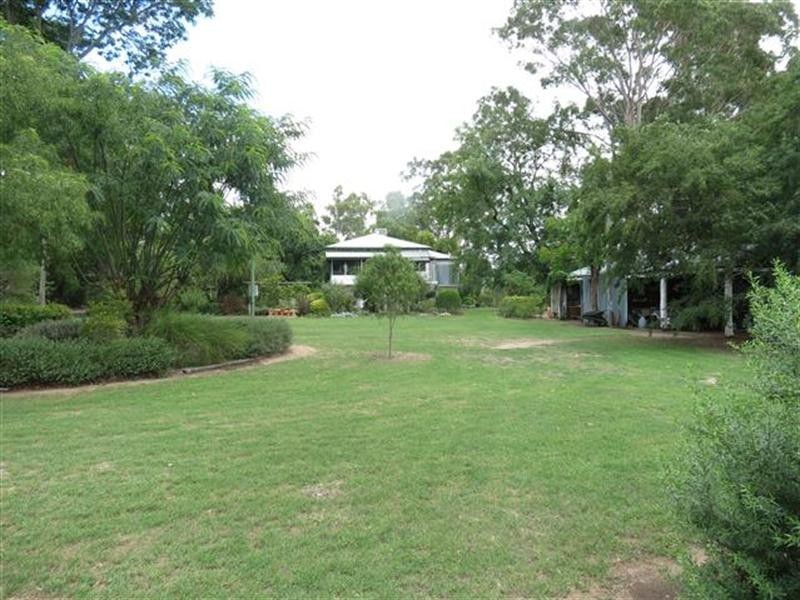 100 Edwardes Street, Roma QLD 4455