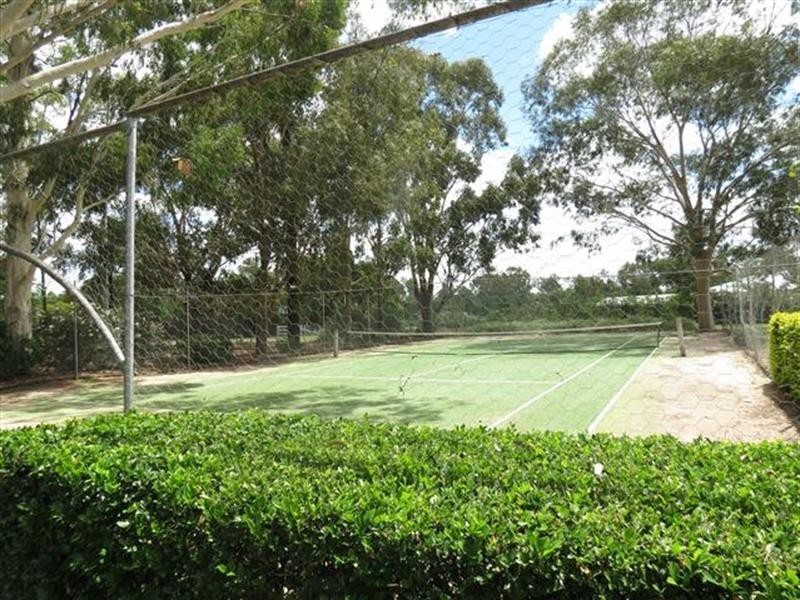 100 Edwardes Street, Roma QLD 4455