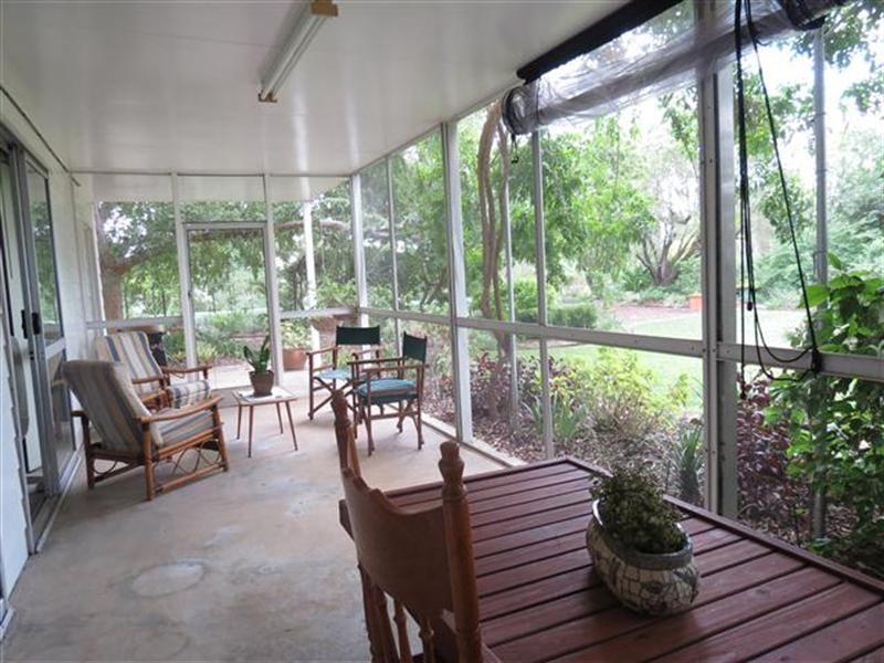 100 Edwardes Street, Roma QLD 4455