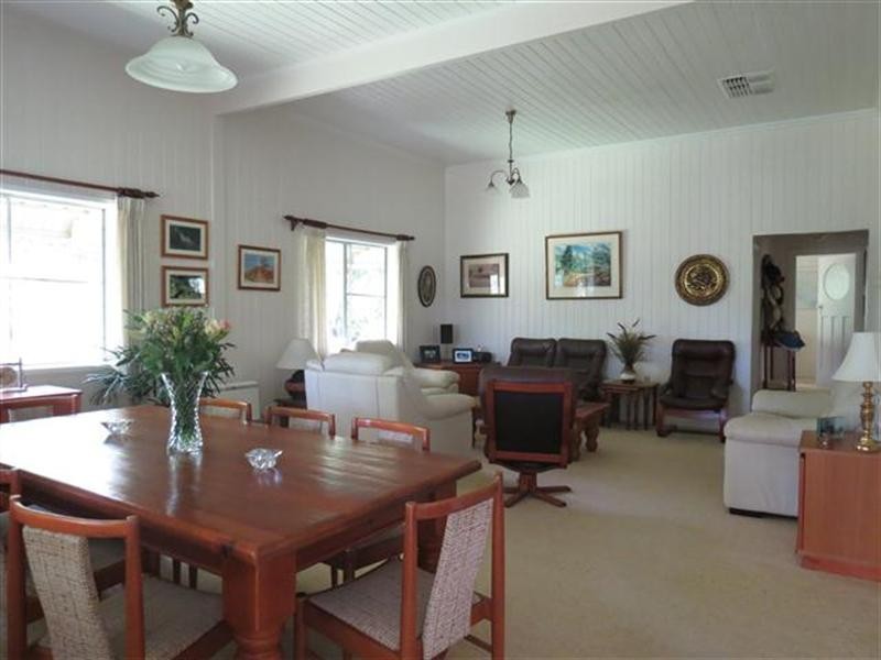 100 Edwardes Street, Roma QLD 4455