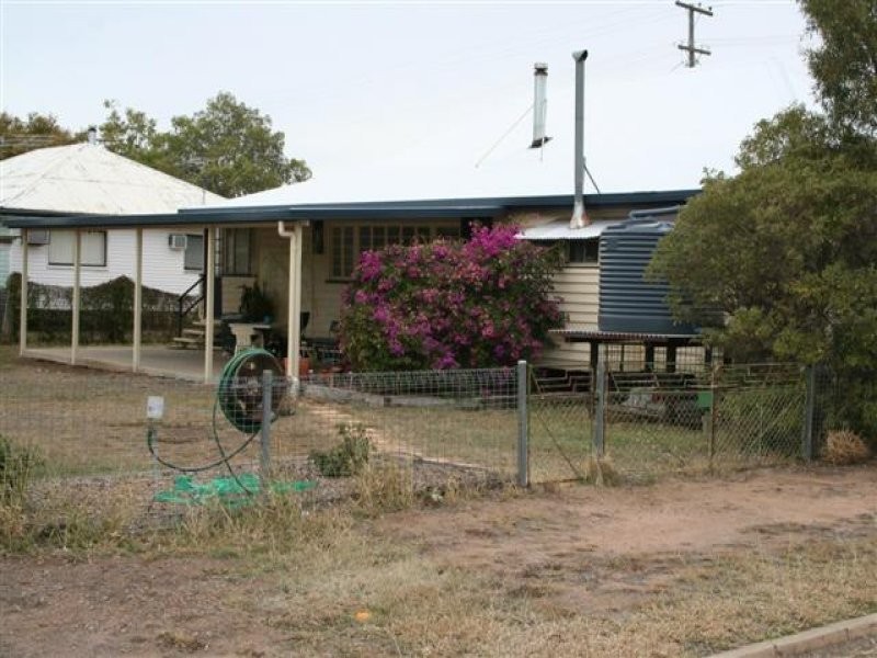 39 Station Street, Roma QLD 4455