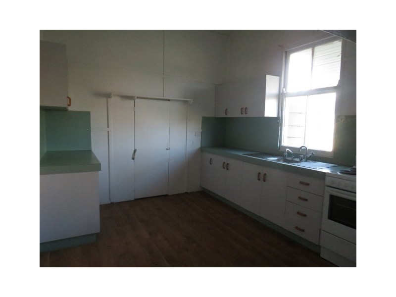 15 Chrystal Street, Roma QLD 4455