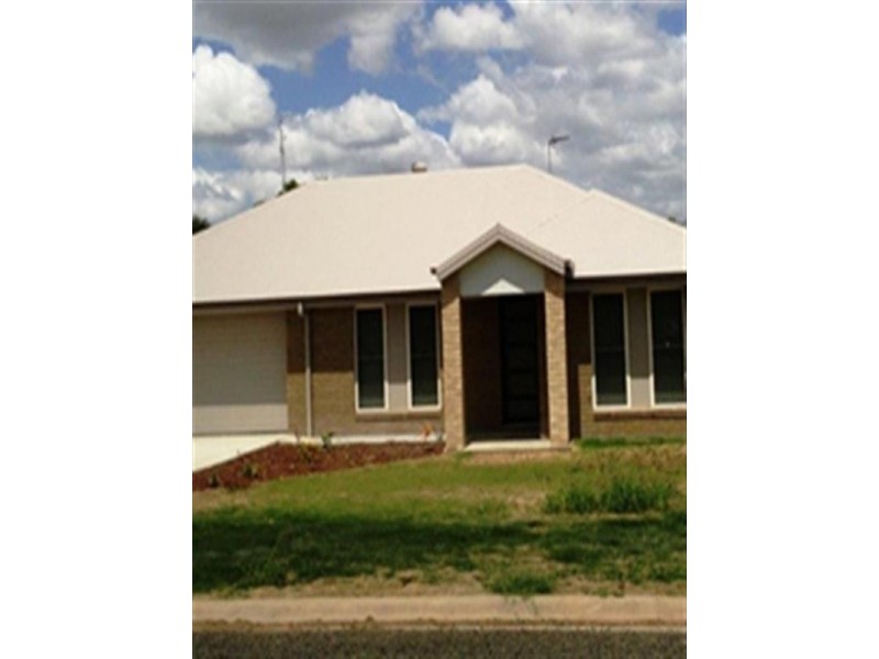 23 Courtney Street, Roma QLD 4455