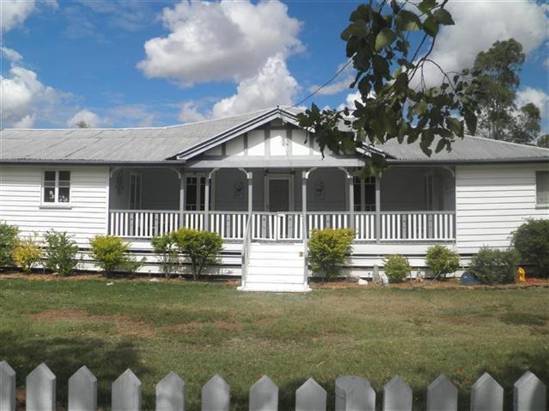 4 South Street, Roma QLD 4455