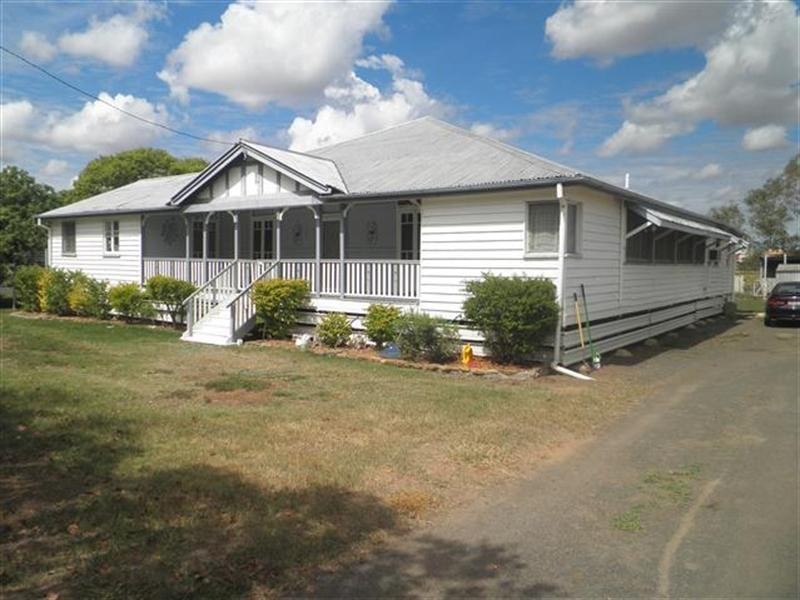 4 South Street, Roma QLD 4455