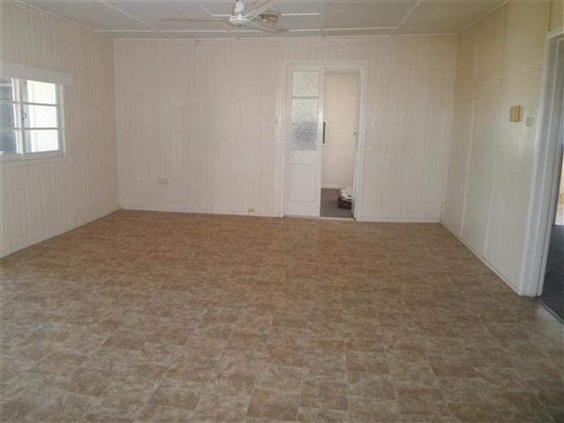 4 South Street, Roma QLD 4455