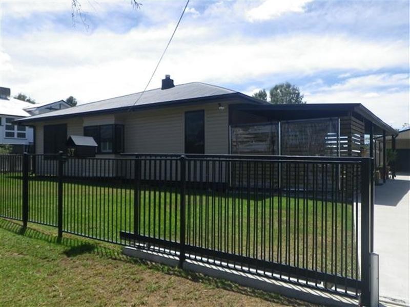 37 Bowen Street, Roma QLD 4455