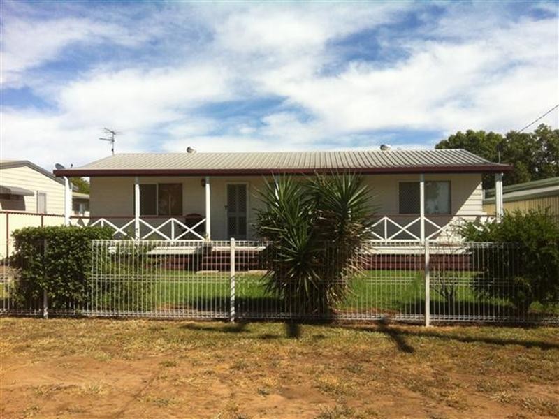 73 Currey Street, Roma QLD 4455