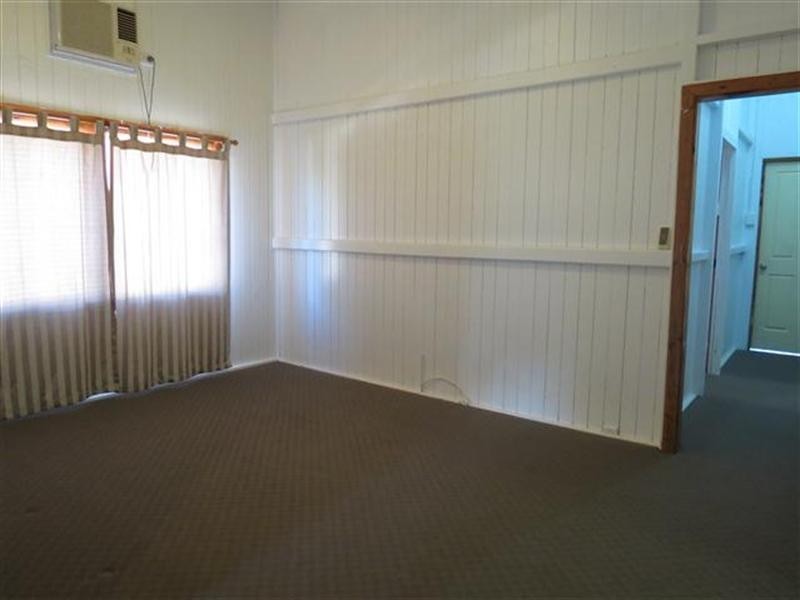 17 Lovell Street, Roma QLD 4455