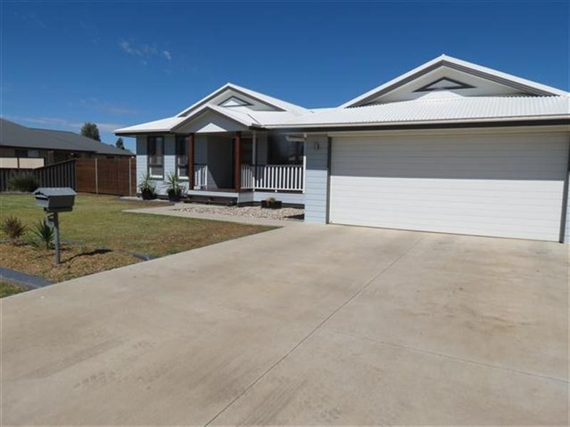 16 Beetson Drive, Roma QLD 4455