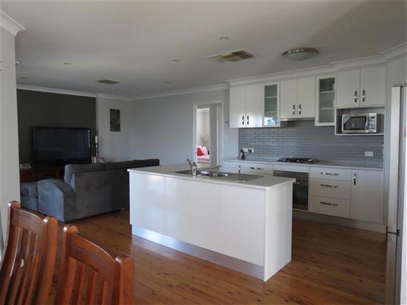 16 Beetson Drive, Roma QLD 4455