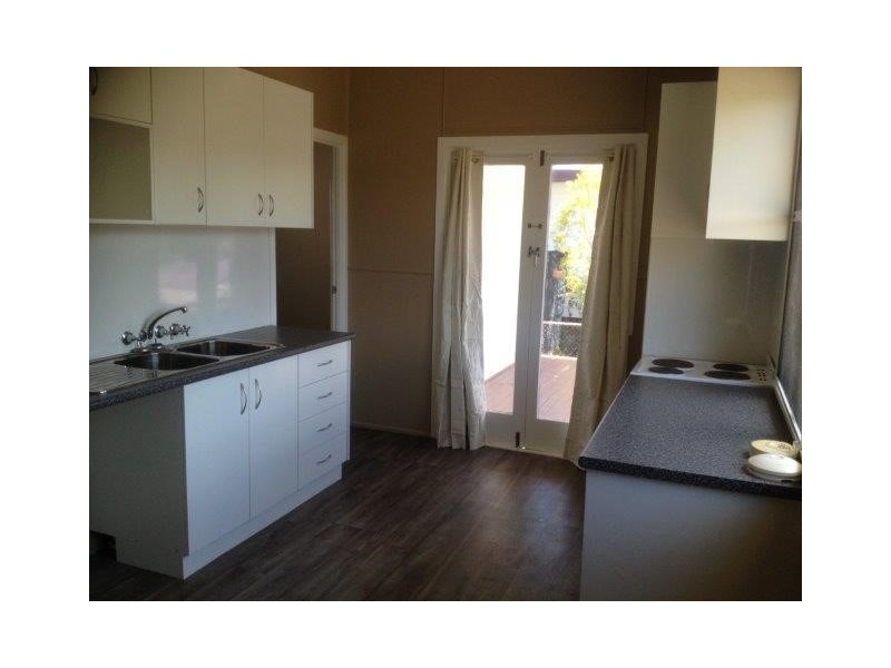 6 Hasted Street, Roma QLD 4455