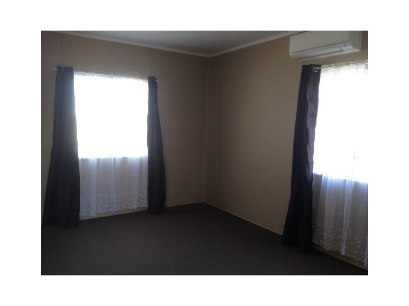 6 Hasted Street, Roma QLD 4455