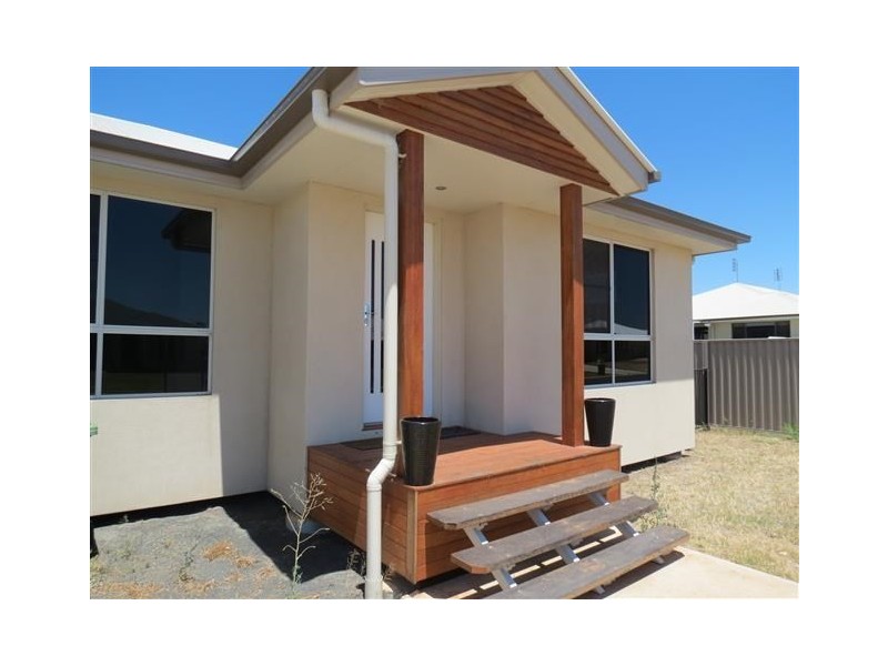 15 Bassett Court, Roma QLD 4455