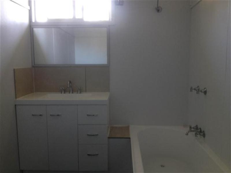 19 Elmer Street, Roma QLD 4455