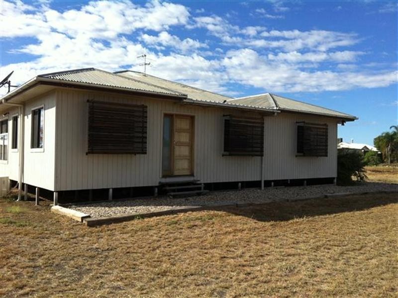 230 Bourne Drive, Roma QLD 4455