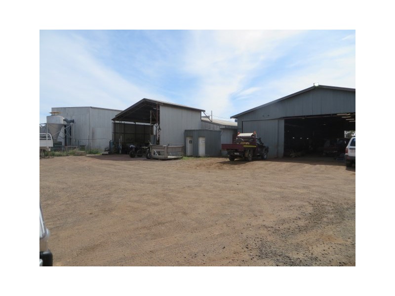 184-186 Raglan Street, Roma QLD 4455