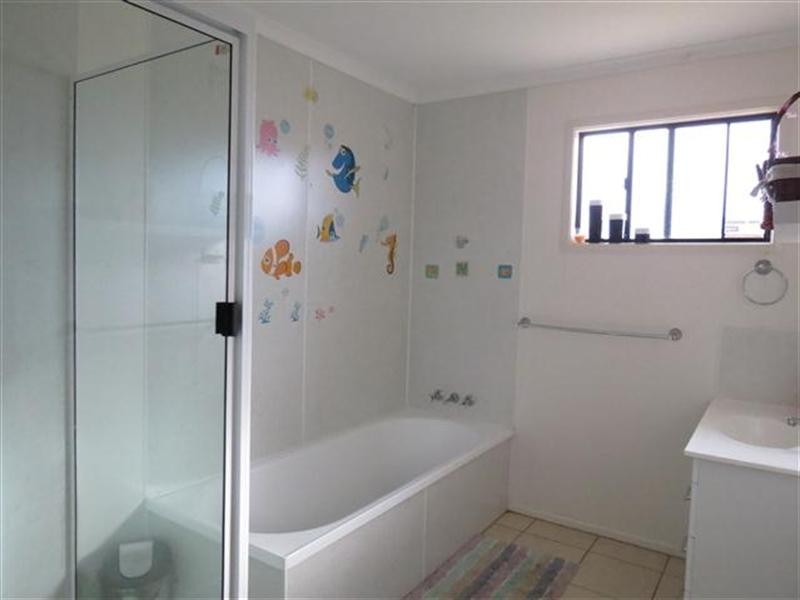 184 Bourne Drive, Roma QLD 4455