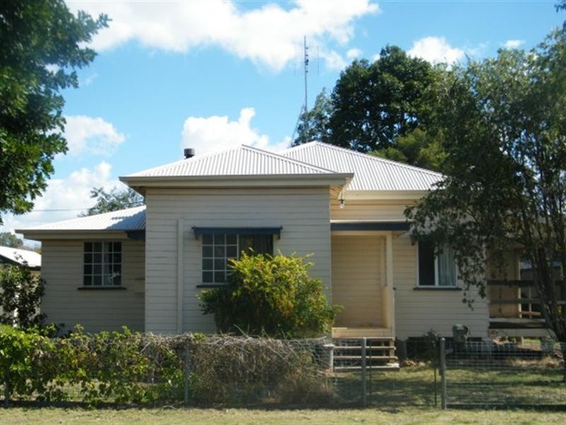 8 Wood Street, Chinchilla QLD 4413