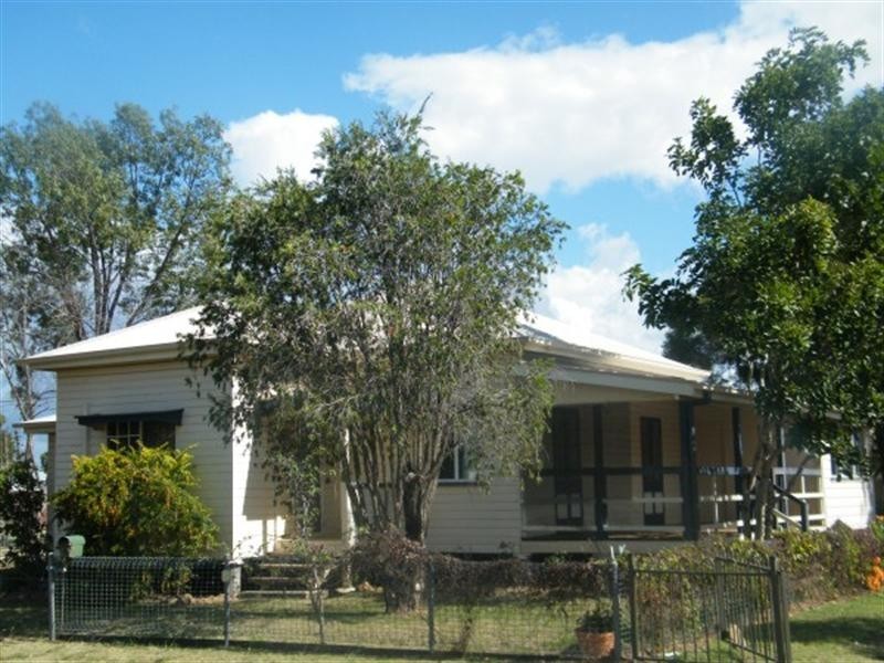 8 Wood Street, Chinchilla QLD 4413