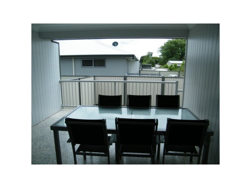 4/10 Blanchard, Chinchilla QLD 4413