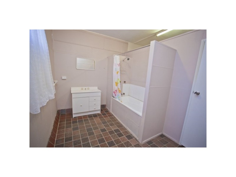 2 Campbell Street, Brigalow QLD 4412