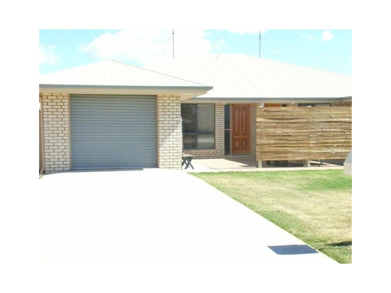 1 & 2/15 Back Avenue, Chinchilla QLD 4413