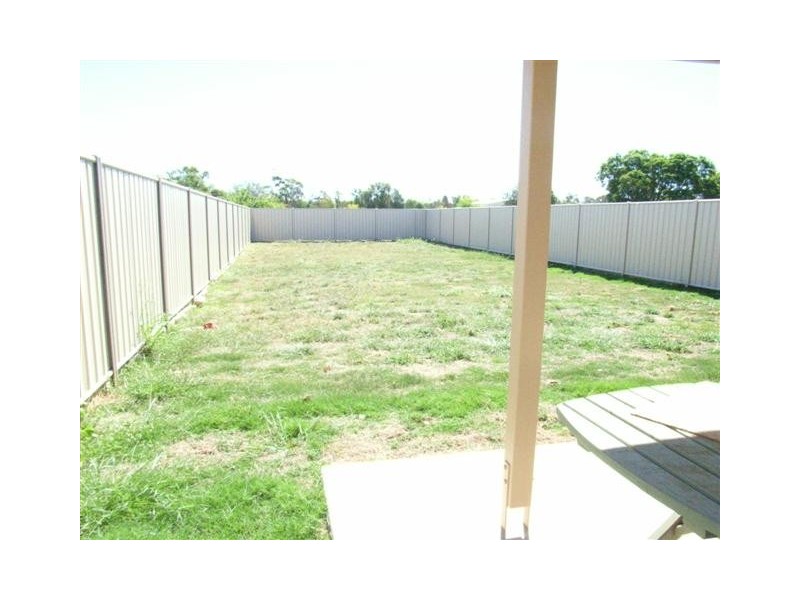 1 & 2/15 Back Avenue, Chinchilla QLD 4413