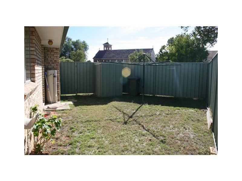 1/64 Middle Street, Chinchilla QLD 4413