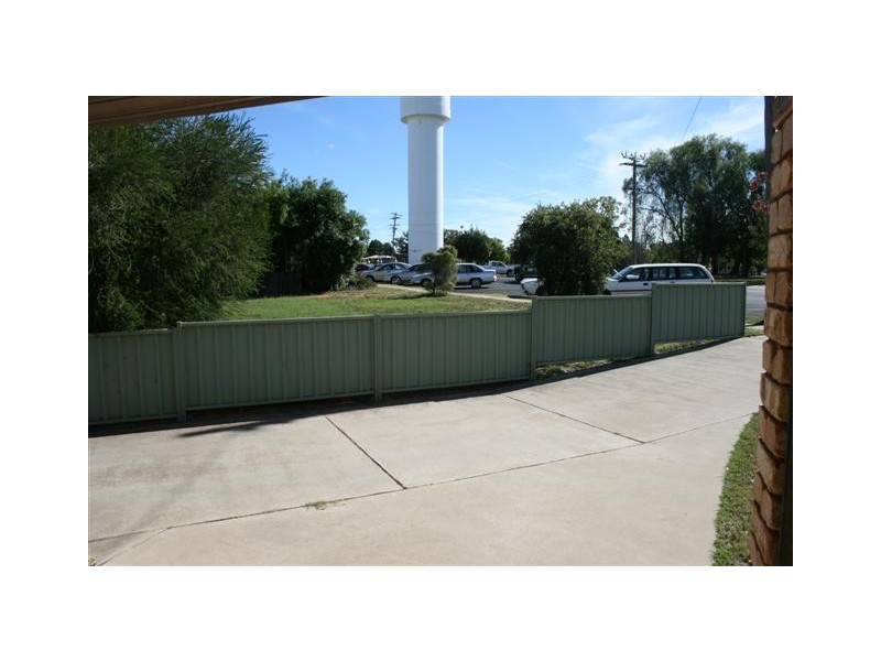1/64 Middle Street, Chinchilla QLD 4413