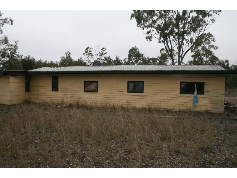 202 Emu Parade, Tara QLD 4421