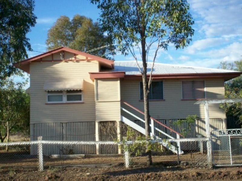 1 McKay Street, Warra QLD 4411