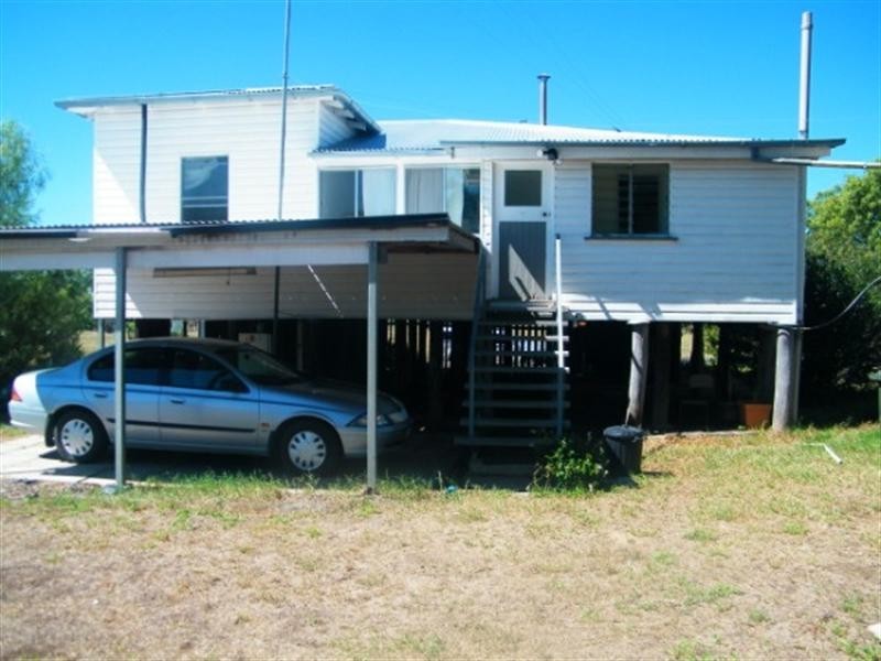 9 Bell Street, Dulacca QLD 4425