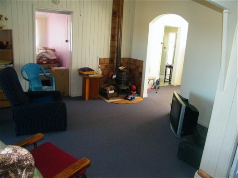 9 Bell Street, Dulacca QLD 4425