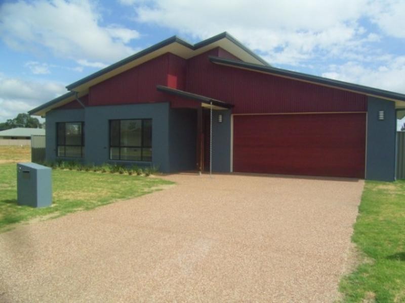 12 Sommerfeld Crescent, Chinchilla QLD 4413
