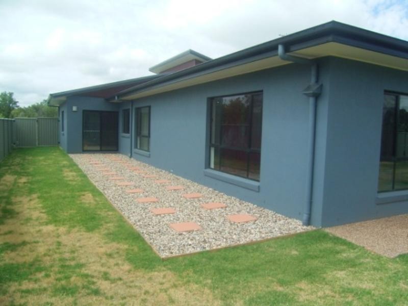 12 Sommerfeld Crescent, Chinchilla QLD 4413