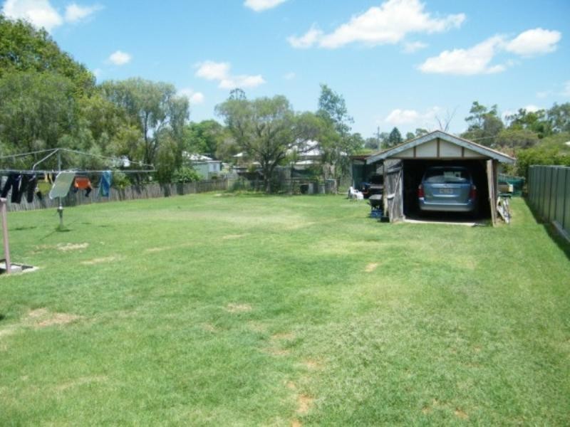 17 Burbank Street, Chinchilla QLD 4413