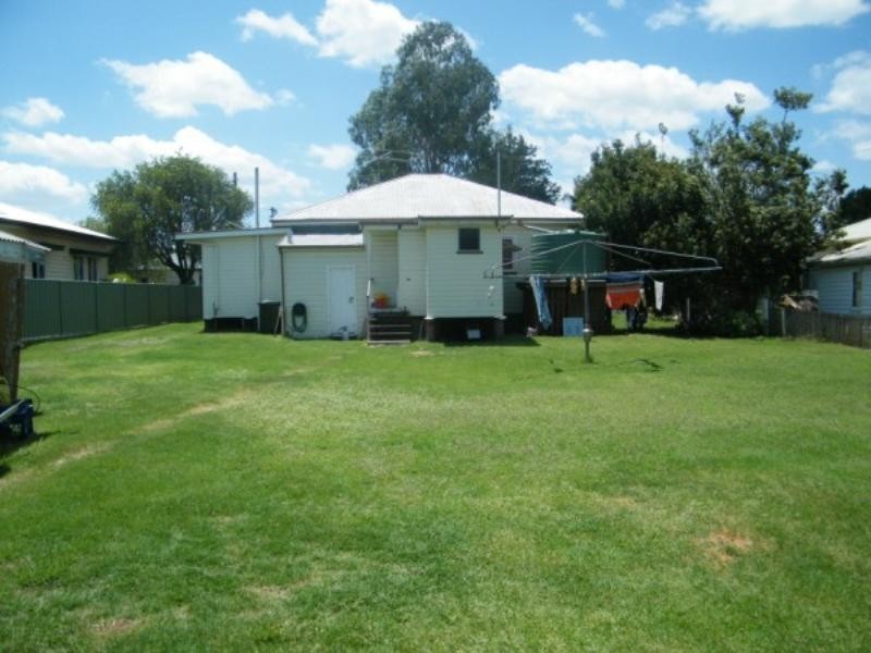 17 Burbank Street, Chinchilla QLD 4413