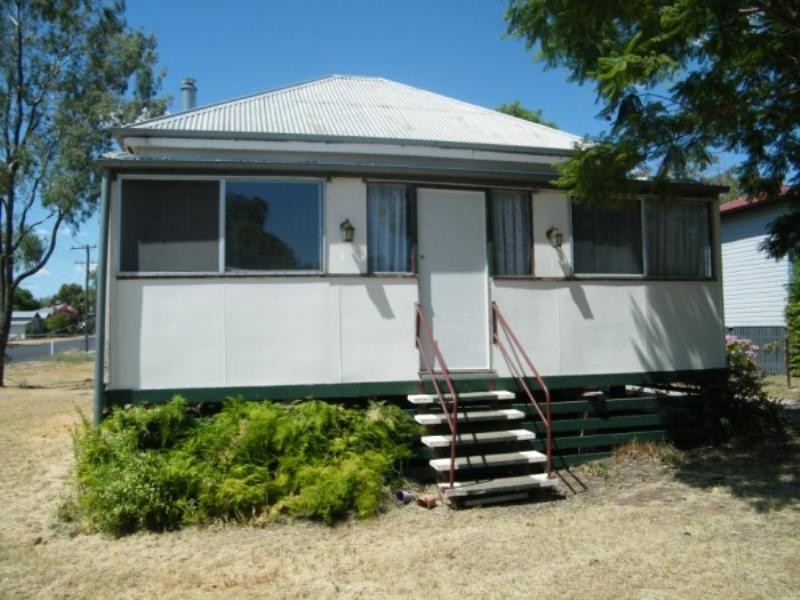 35 Hypatia Street, Chinchilla QLD 4413