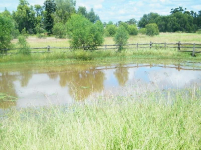 87 Cemetery Road, Chinchilla QLD 4413