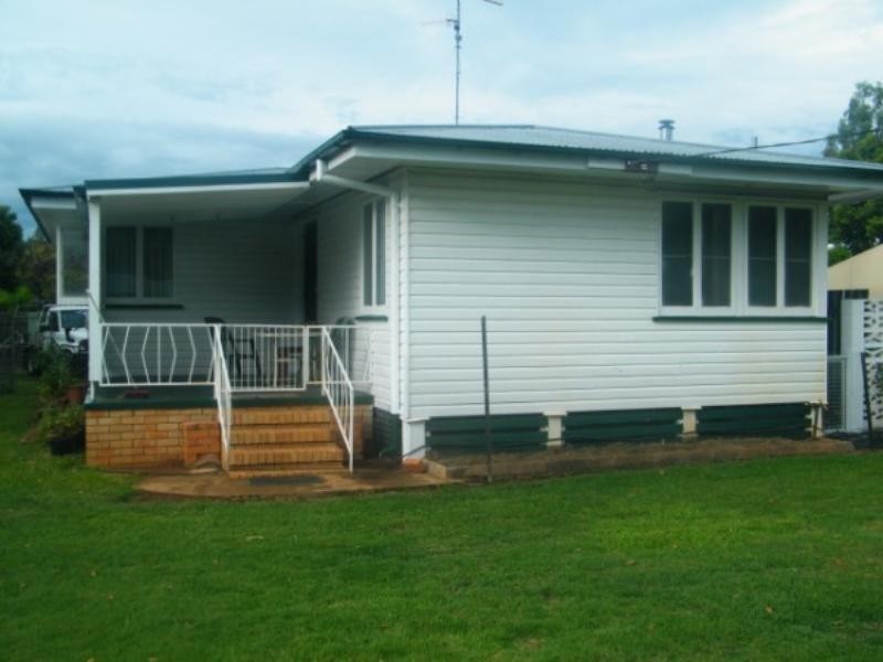 13 Mackie Street, Chinchilla QLD 4413