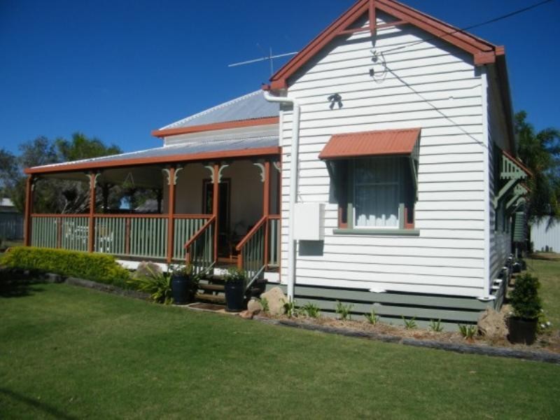 6 Russell Street, Chinchilla QLD 4413