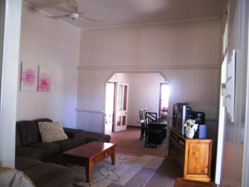 6 Russell Street, Chinchilla QLD 4413