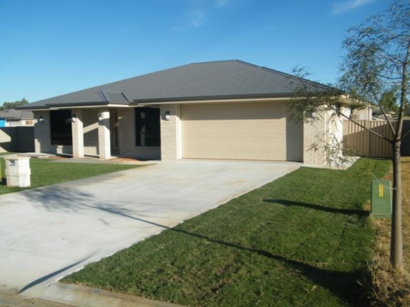 40 Sommerfeld Crescent, Chinchilla QLD 4413