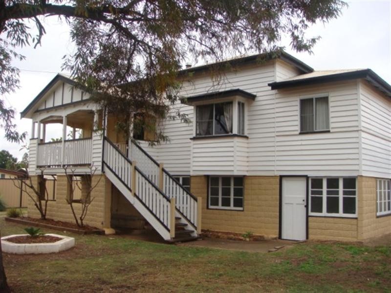 64 Park Street, Chinchilla QLD 4413